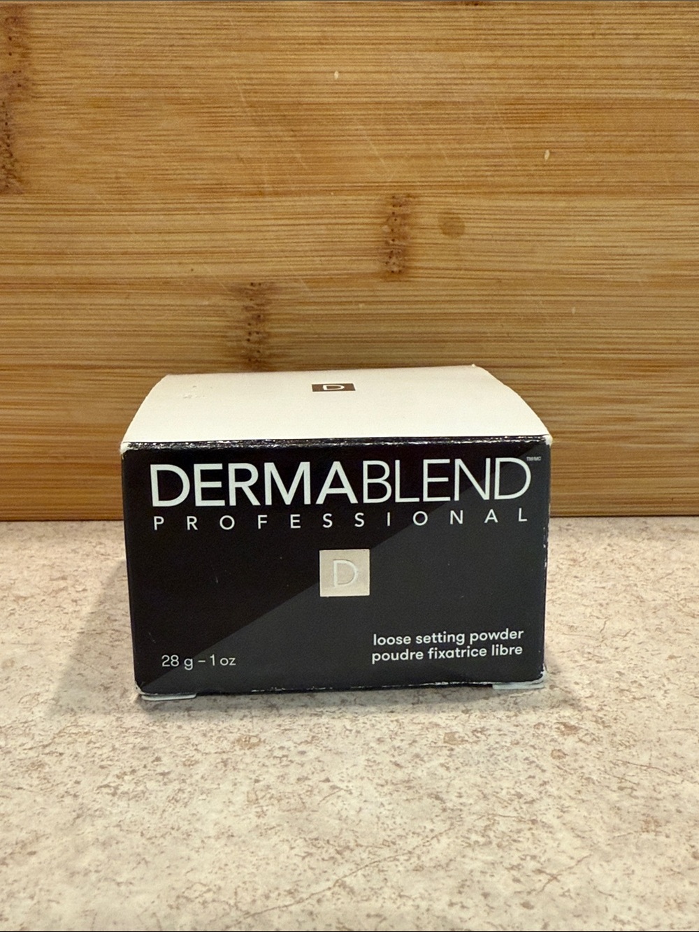 Dermablend Loose Setting Powder - Black & White Box